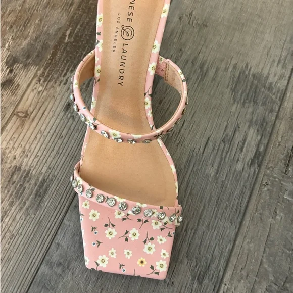 Chinese Laundry Pink Floral Heels - Picture 2 of 4